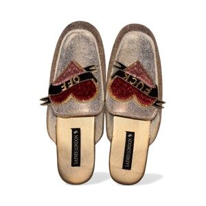 Wolf & badger Classic Mules With F*** You Brooches - Cream & Gold size L New